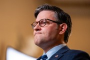 六爻自学特朗普税改案参议院过关有望 共和党议员无人声援马斯克