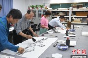 六爻自学两岸艺术家在安徽“共绘一幅画”