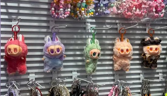 Labubu的假货产业链：秘密全球(❎)发货，工厂谁也不能(😷)来看